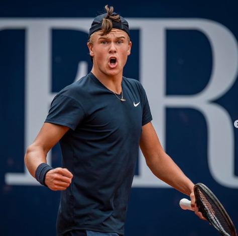 尤其是在决 尤其是在决